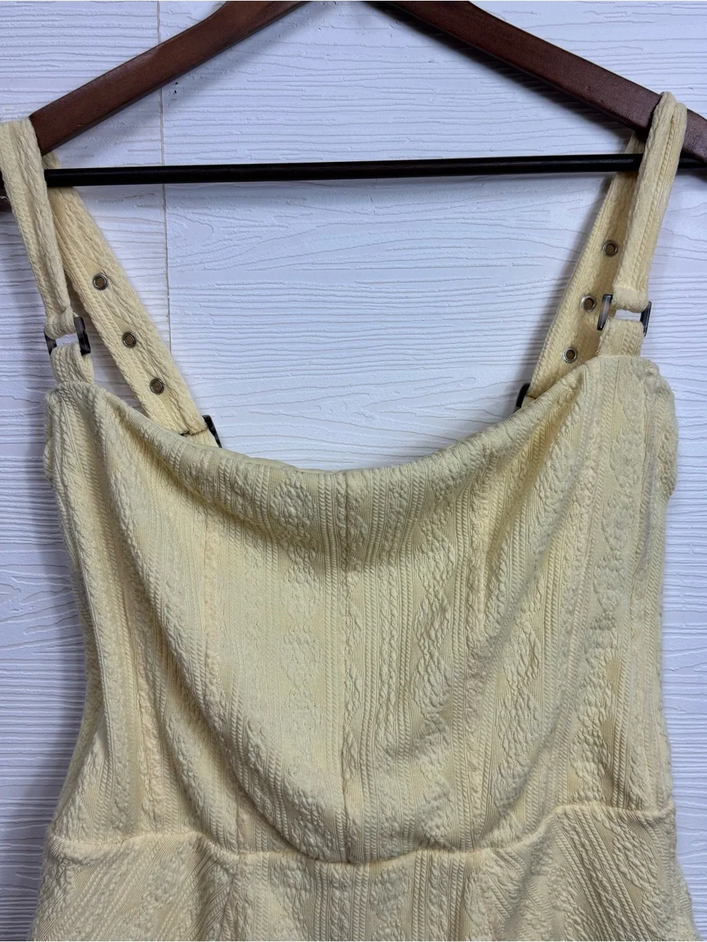 Revel Rey soft yellow